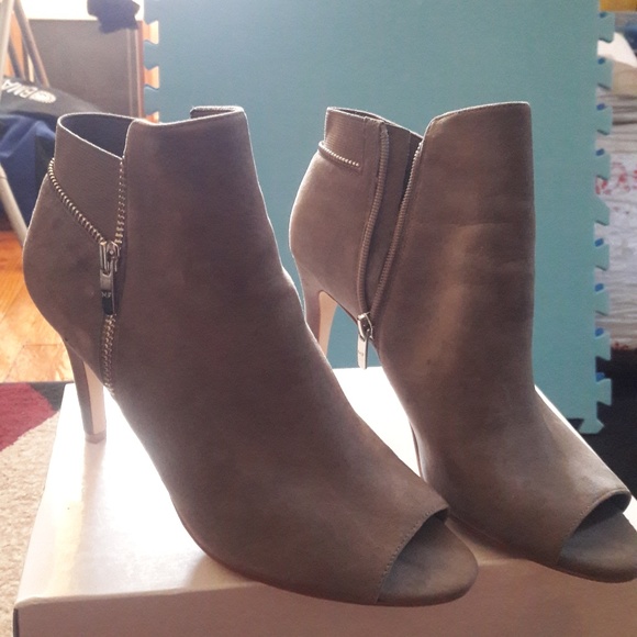 Marc Jacobs Heel - Picture 1 of 7